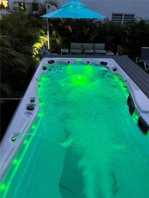 Exterior, Hot Tub, Pool