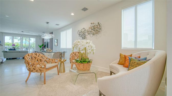Dining room, Interior, Living room, Pendant Lights, Recessed Lighting