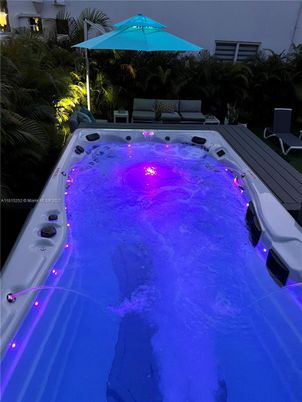 Exterior, Hot Tub