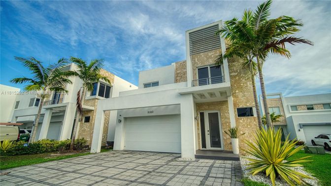 Attached, Exterior, Facade, Modern