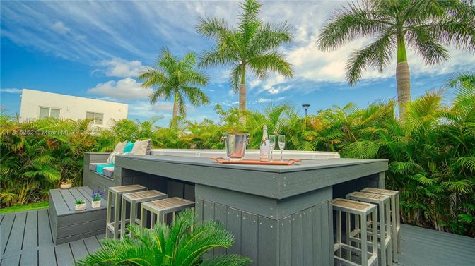 Exterior, Hot Tub
