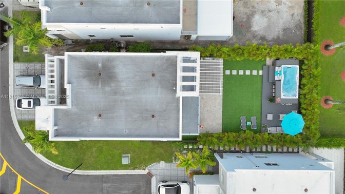Exterior, Drone