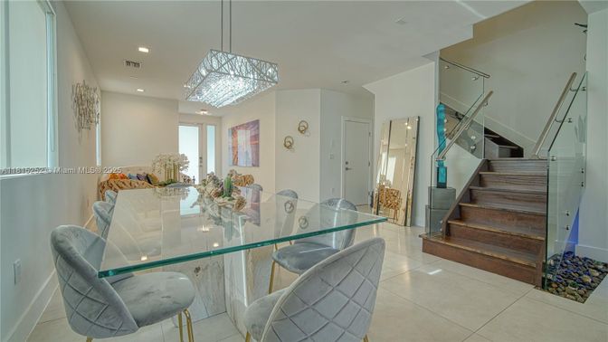 Dining room, Interior, Pendant Lights, Recessed Lighting
