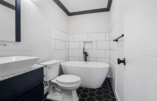 Bathroom, Free Standing Baths, Interior