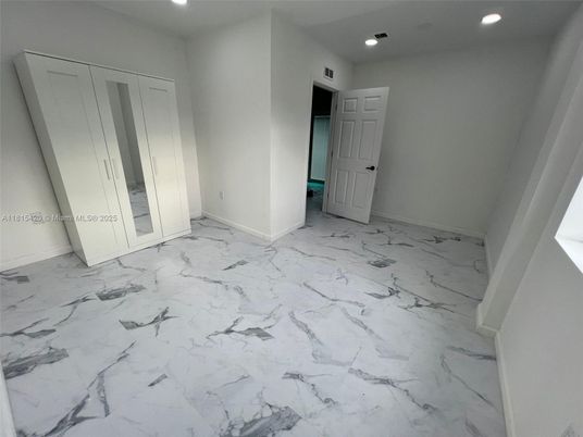 Empty room, Interior, Marble, Recessed Lighting