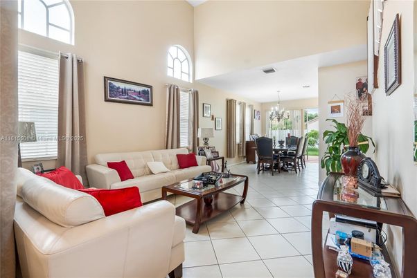 Chandelier, Dining room, Interior, Living room