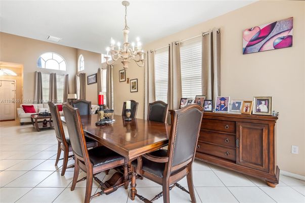 Chandelier, Dining room, Interior