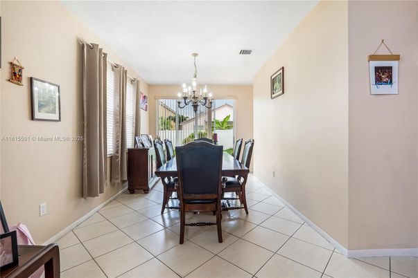 Chandelier, Dining room, Interior