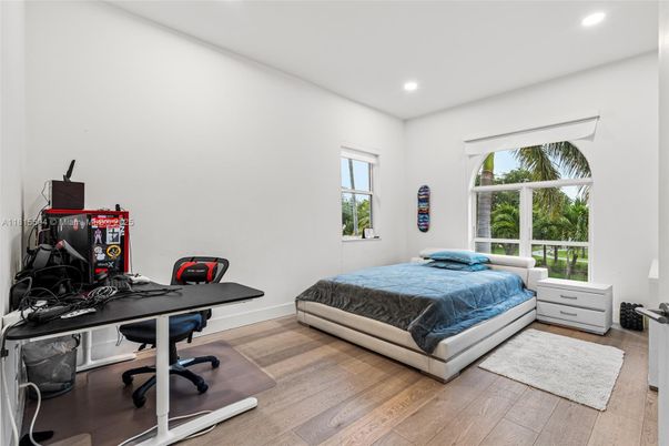 Bedroom, Home Office, Interior, Recessed Lighting, Wood Texture Flooring