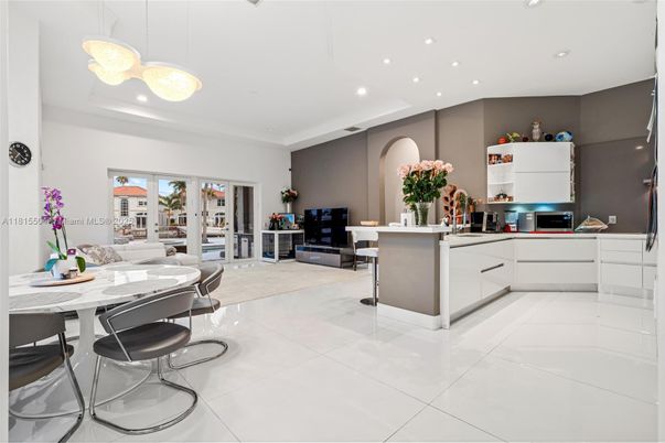 Dining room, Interior, Kitchen, Pendant Lights, Recessed Lighting