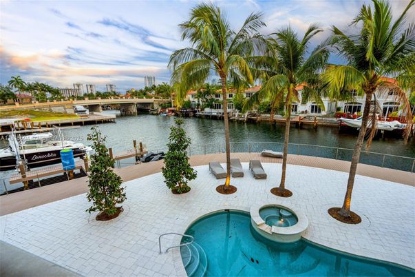 Exterior, Pool, Water