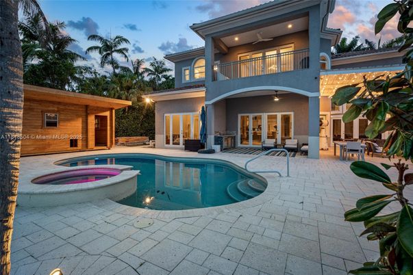 Exterior, Pool
