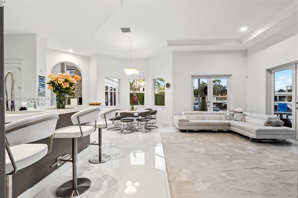 Dining room, Interior, Living room, Pendant Lights, Recessed Lighting