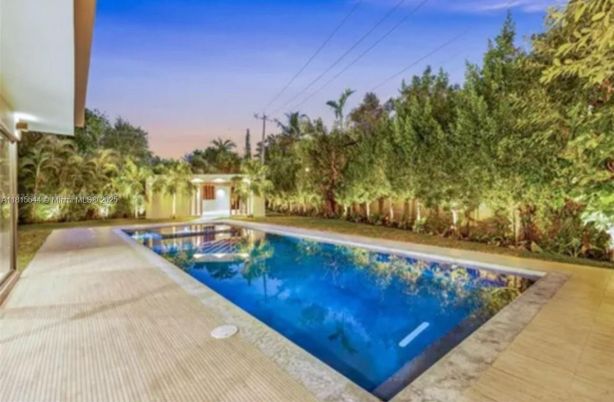 Exterior, Pool