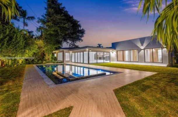 Backyard, Exterior, Pool