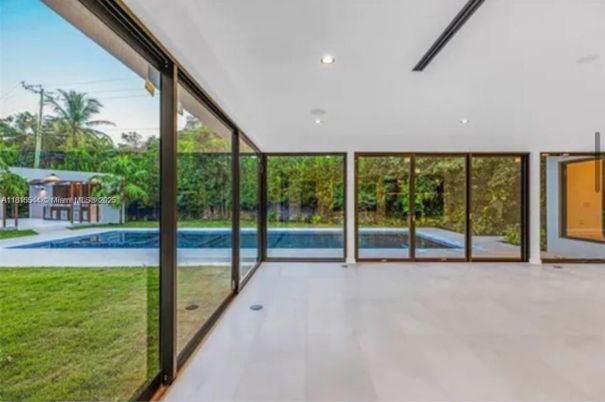 Interior, Pool, Recessed Lighting, Sun Room
