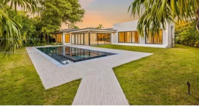 Backyard, Exterior, Pool