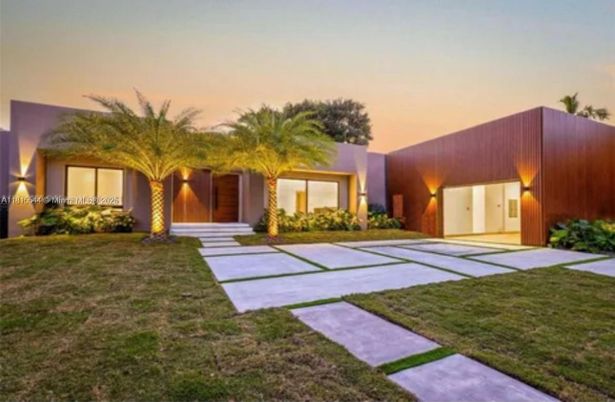 Backyard, Exterior, Facade, Modern