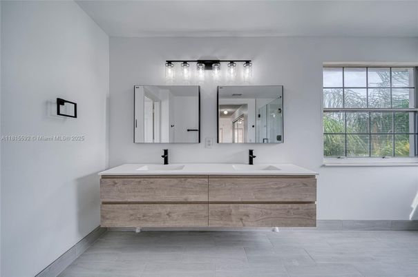Bathroom, Dual Sink Vanities, Interior