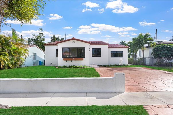 Exterior, Facade, Spanish Mediterranean