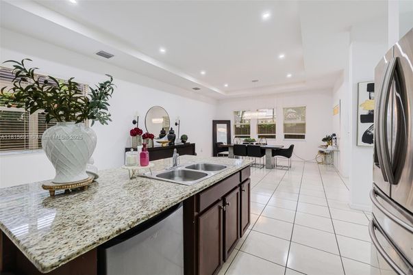 Dining room, Interior, Pendant Lights, Recessed Lighting