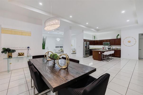 Chandelier, Dining room, Interior, Kitchen, Recessed Lighting, Stainless Steel Appliances
