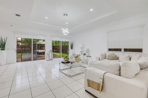 Interior, Living room, Pendant Lights, Recessed Lighting