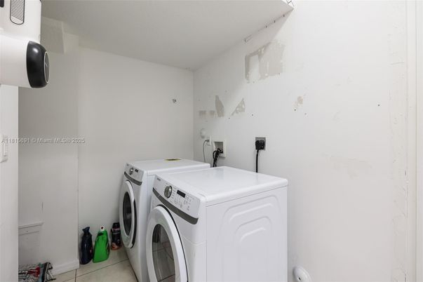 Interior, Washer