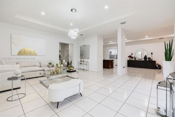 Interior, Living room, Pendant Lights, Recessed Lighting