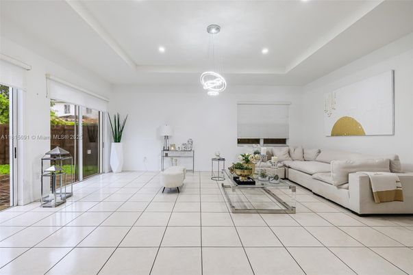 Interior, Living room, Pendant Lights, Recessed Lighting