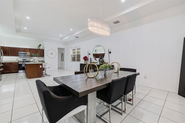 Chandelier, Dining room, Interior, Kitchen, Recessed Lighting, Stainless Steel Appliances