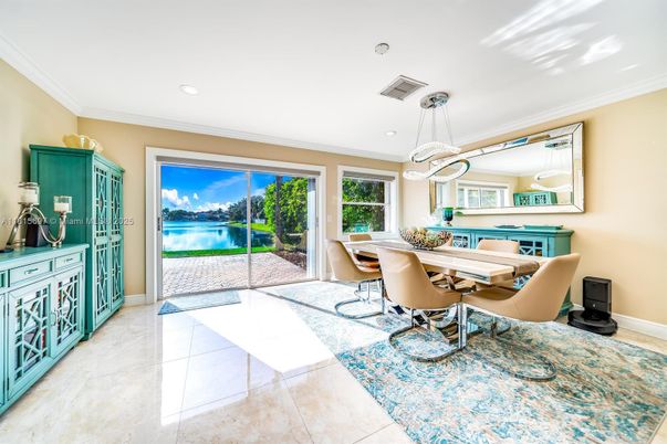 Dining room, Interior, Pendant Lights, Recessed Lighting, Water