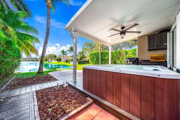 Exterior, Hot Tub, Water