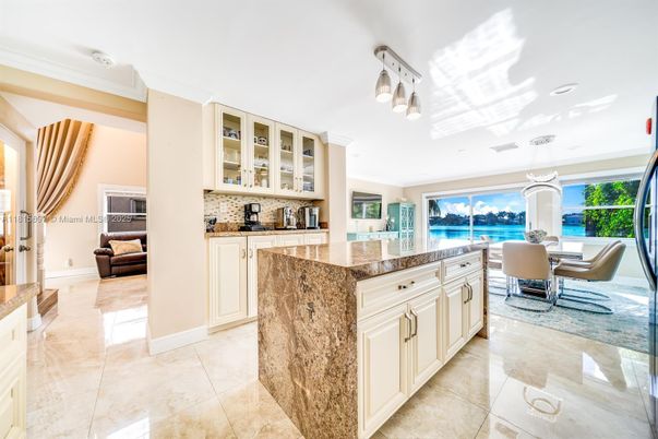 Dining room, Interior, Kitchen, Pendant Lights, Recessed Lighting, Water