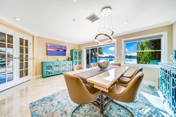 Dining room, Interior, Pendant Lights, Recessed Lighting