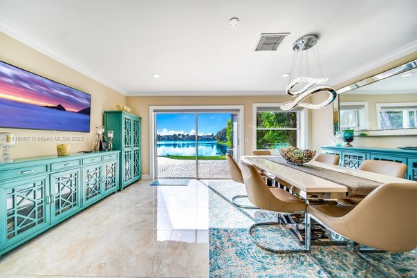 Dining room, Interior, Pendant Lights, Recessed Lighting, Water