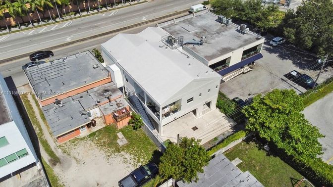 Exterior, Drone