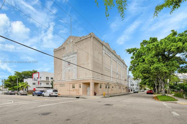 Exterior, Facade, None