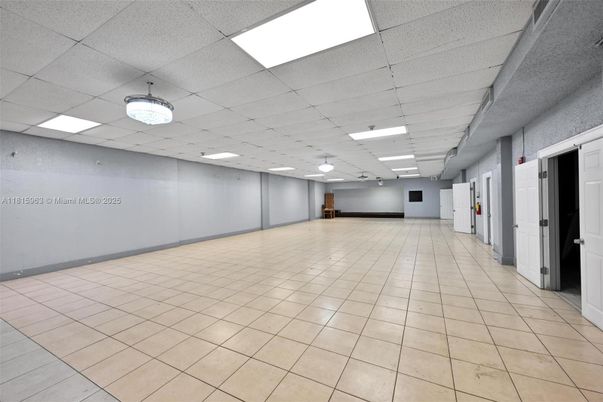 Chandelier, Empty room, Interior, Recessed Lighting