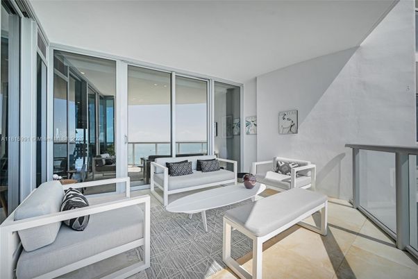 Interior, Living room, Water