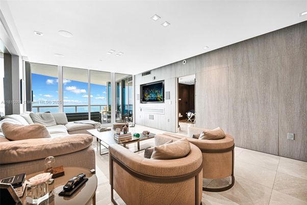 Interior, Living room, Recessed Lighting, Water