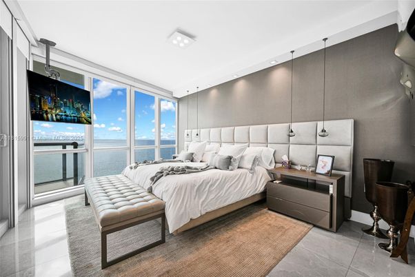 Bedroom, Interior, Recessed Lighting, Water
