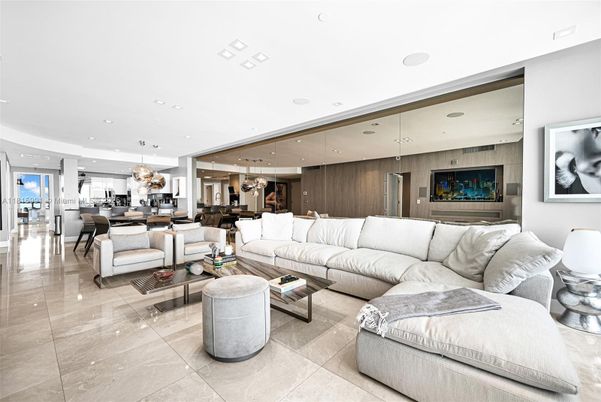 Dining room, Interior, Kitchen, Living room, Pendant Lights, Recessed Lighting, Stainless Steel Appliances