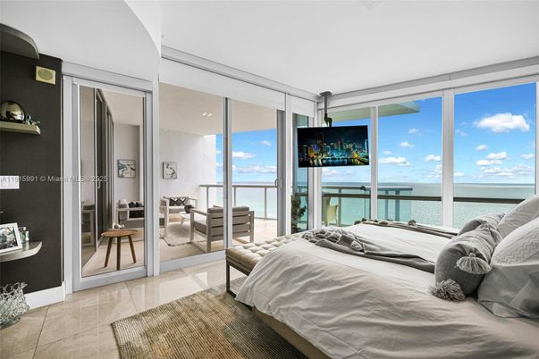 Bedroom, Interior, Water