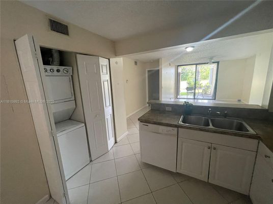Interior, Kitchen, Utility Closets, Washer