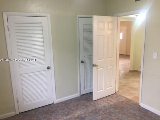 Empty room, Interior