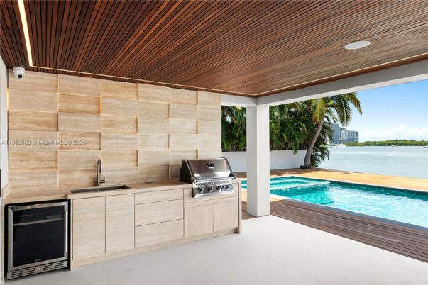 Exterior, Pool, Water