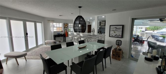 Dining room, Interior, Pendant Lights, Recessed Lighting