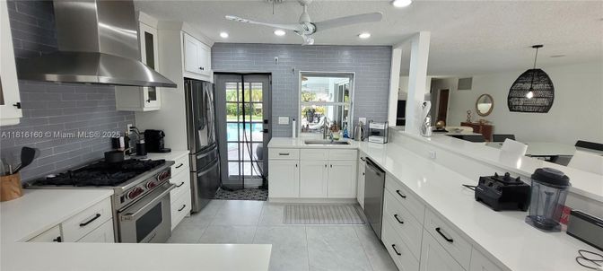 Dining room, Interior, Kitchen, Pendant Lights, Recessed Lighting, Stainless Steel Appliances