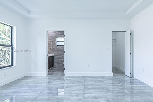 Empty room, Interior